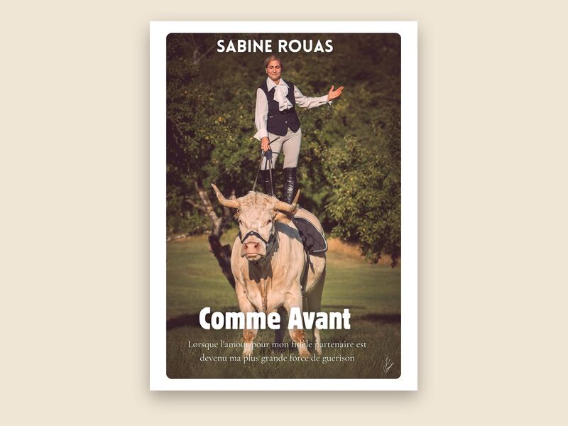 Couverture du livre «&nbsp;Comme Avant&nbsp;» de Sabine Rouas, debout sur le dos d’Aston dans un pré
